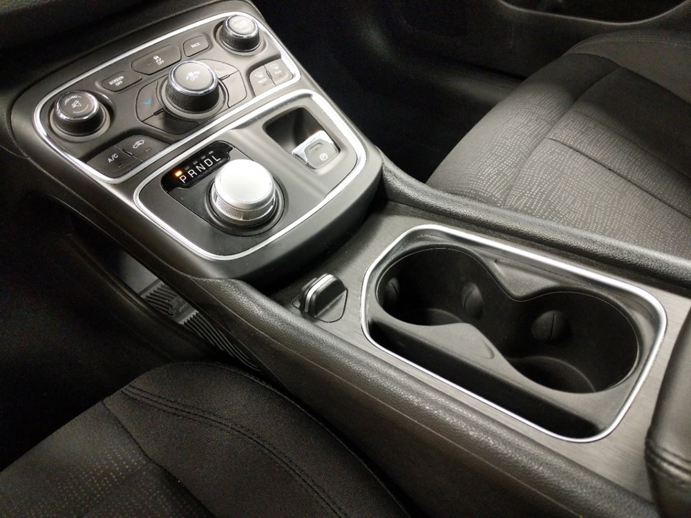 2016 Chrysler 200 - Center Console/Cup Holders
