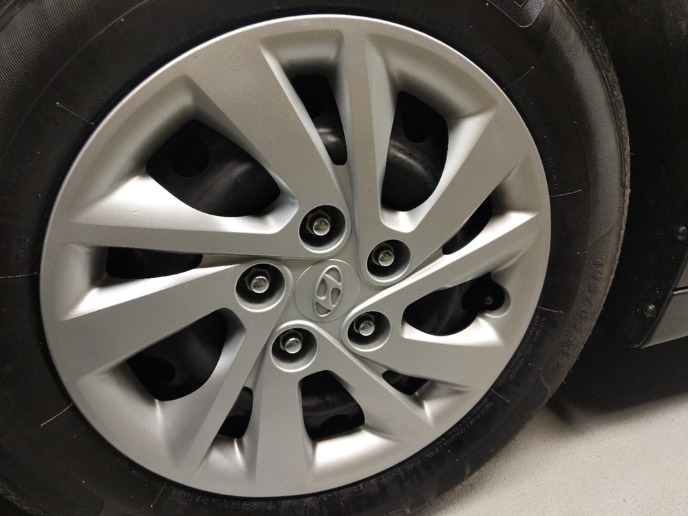 2017 Hyundai Elantra - Wheel