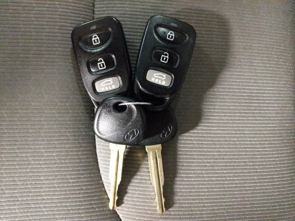 2017 Hyundai Elantra - Keys