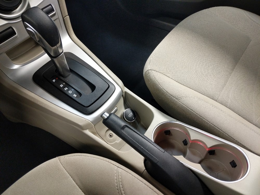 2017 Ford Fiesta - Center Console/Cup Holders