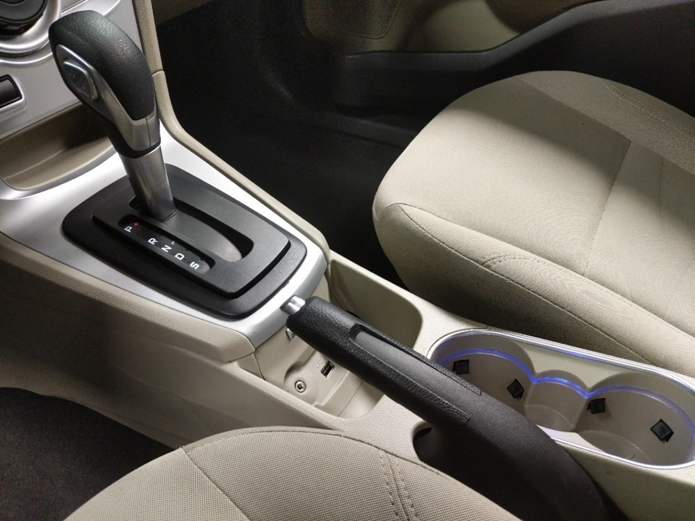 2017 Ford Fiesta - Center Console/Cup Holders