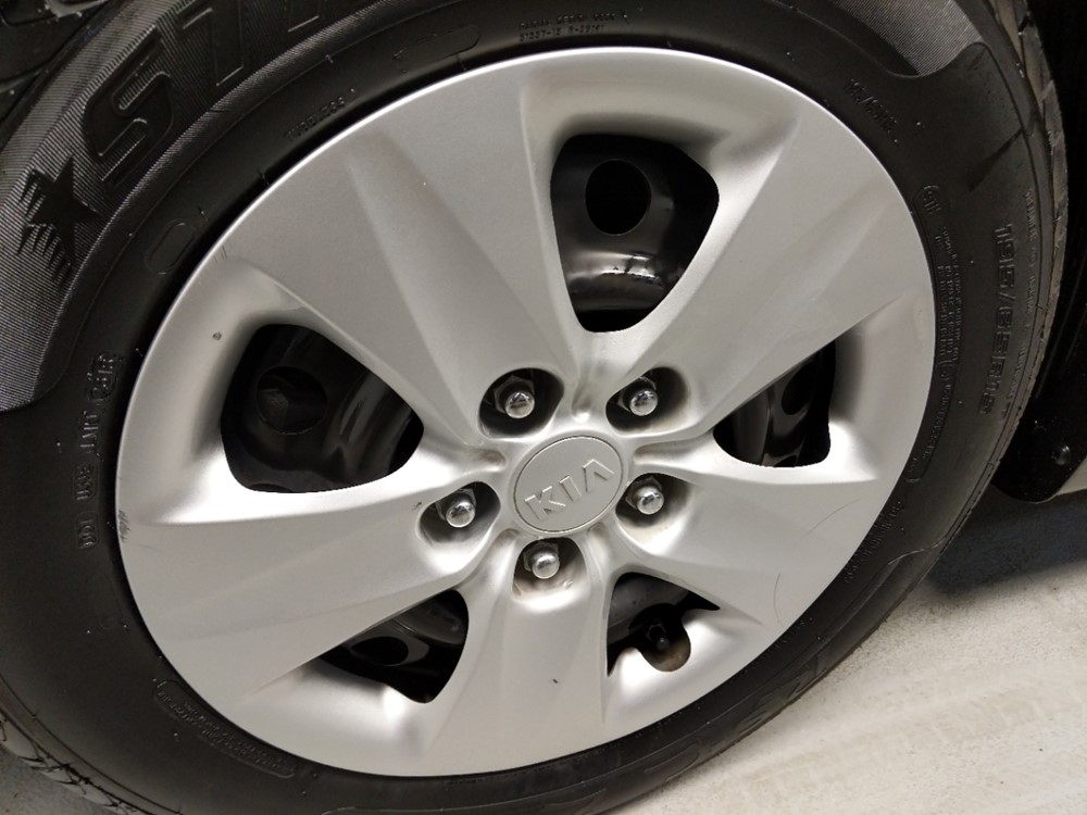 2017 Kia Forte - Wheel