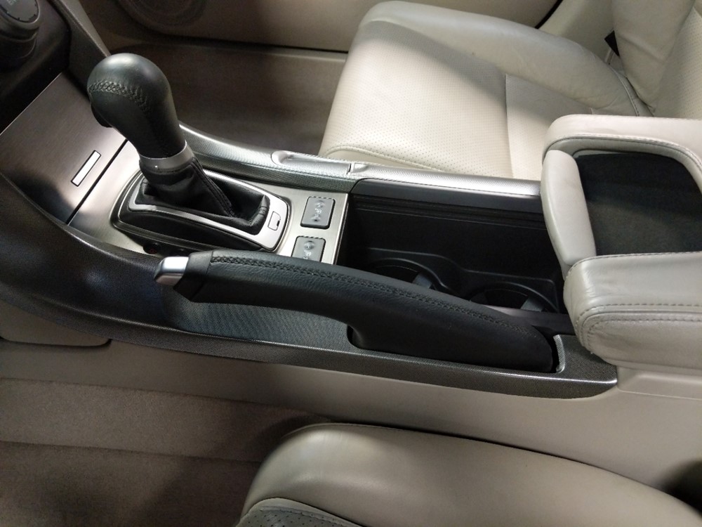 2011 Acura TL - Center Console/Cup Holders