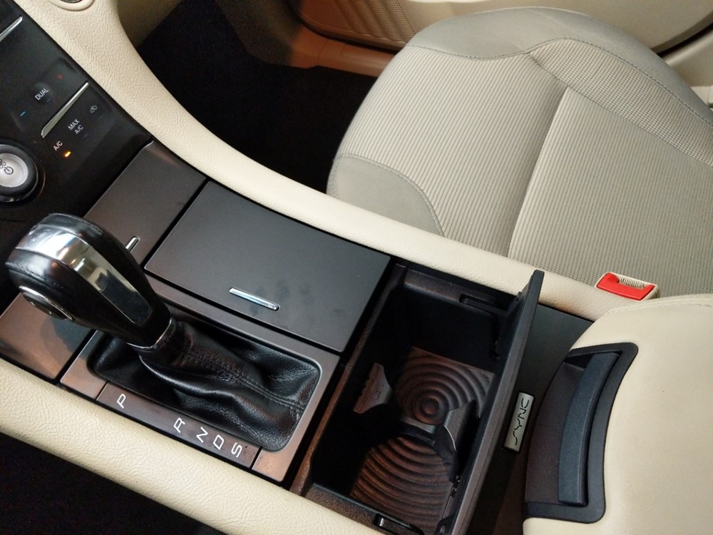 2016 Ford Taurus - Center Console/Cup Holders