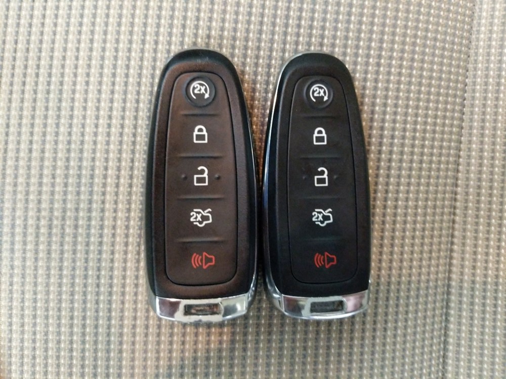 2016 Ford Taurus - Keys