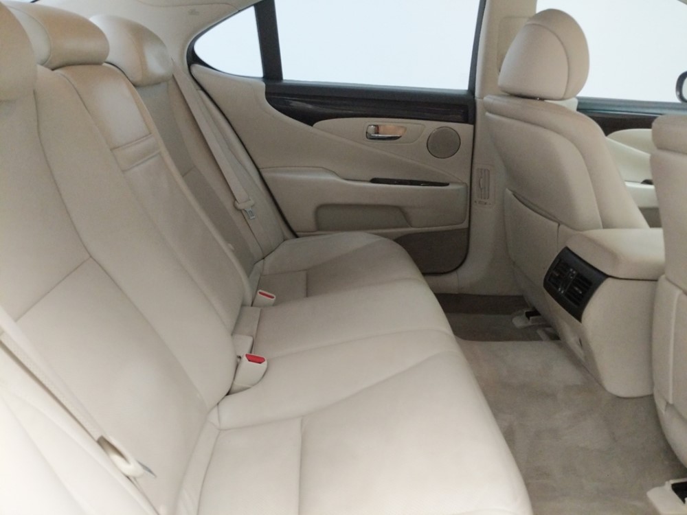 2008 Lexus LS - Passenger Rear Seat
