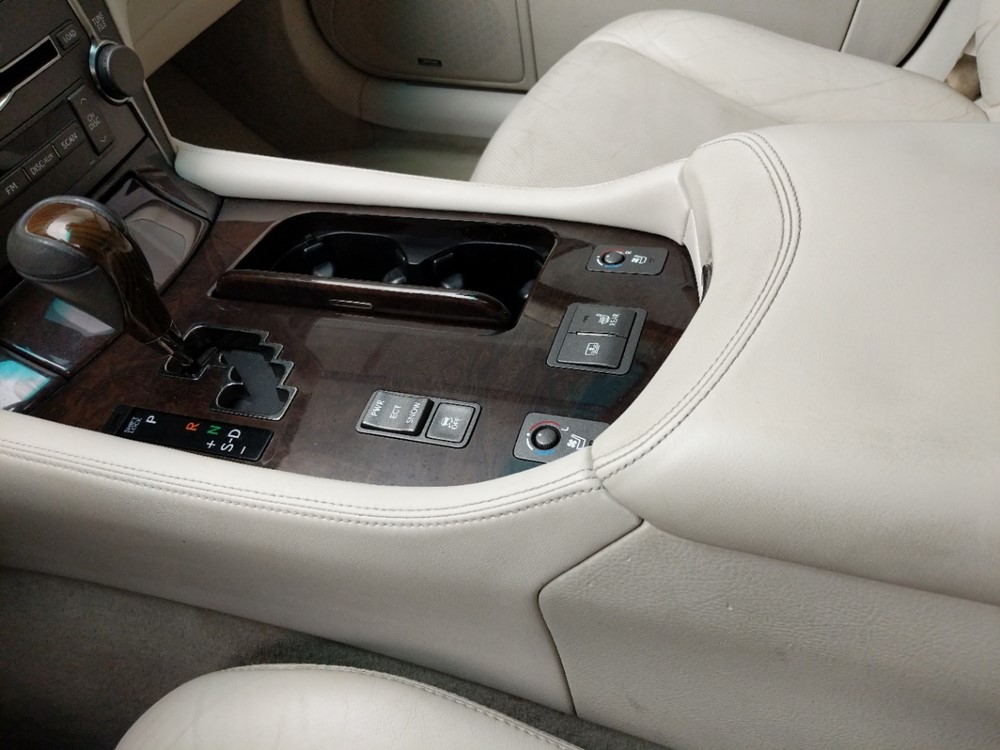 2008 Lexus LS - Center Console/Cup Holders