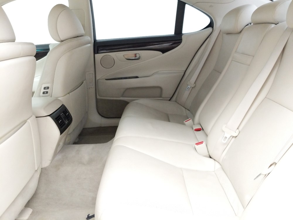 2008 Lexus LS - Driver Rear Seat