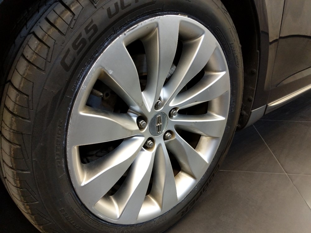 2013 Lincoln MKS - Wheel