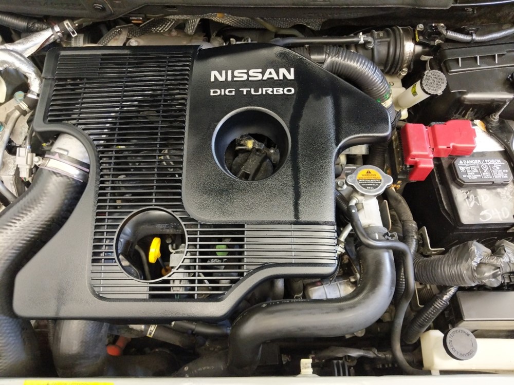 2011 Nissan JUKE - Engine