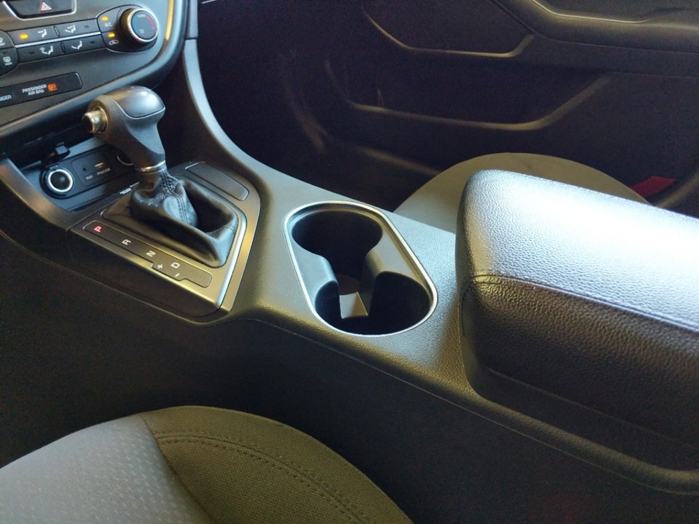 2015 Kia Optima - Center Console/Cup Holders