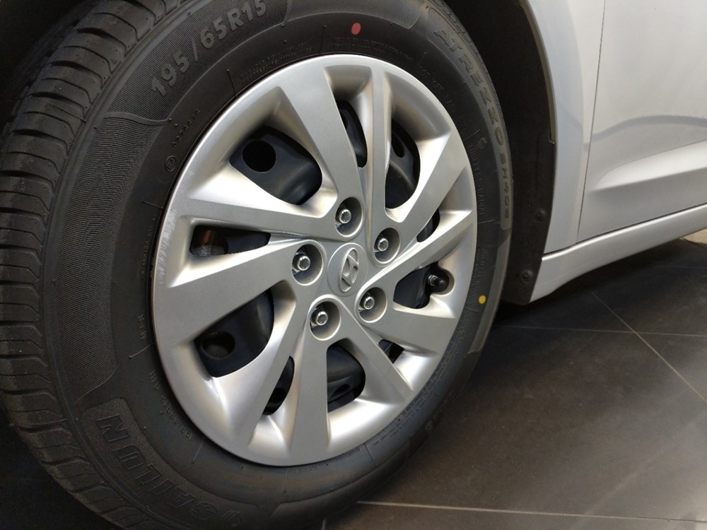 2017 Hyundai Elantra - Wheel