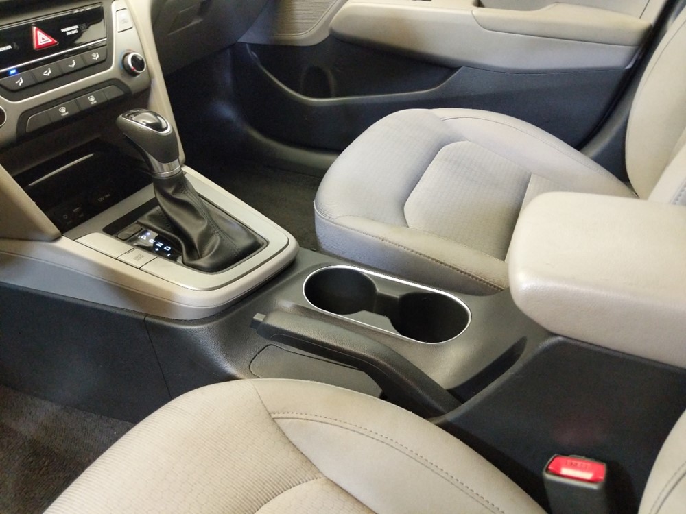 2017 Hyundai Elantra - Center Console/Cup Holders