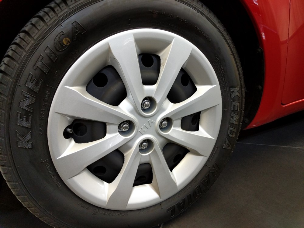 2015 Kia Rio - Wheel