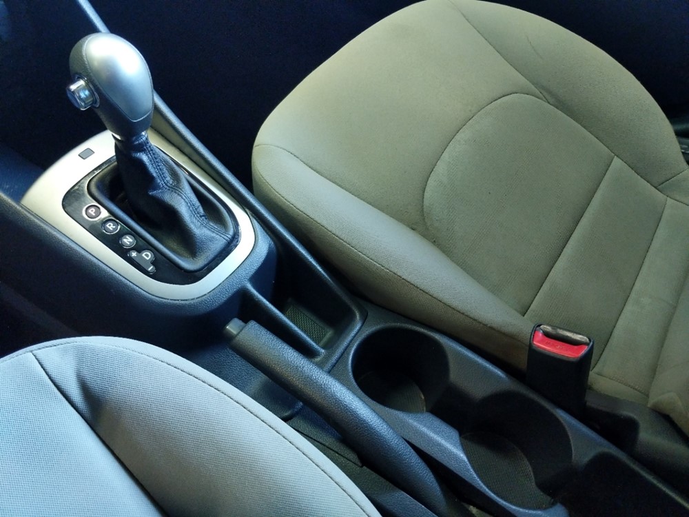 2015 Kia Rio - Center Console/Cup Holders
