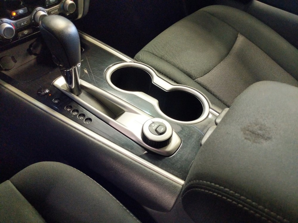 2017 Nissan Pathfinder - Center Console/Cup Holders
