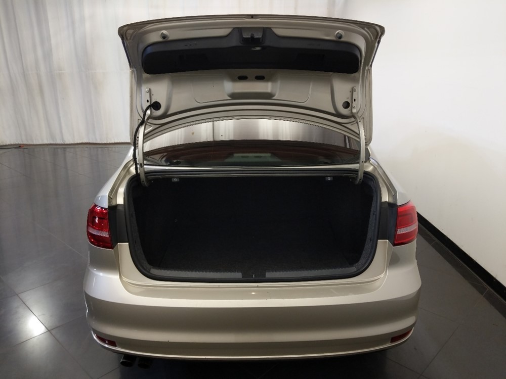 2015 Volkswagen Jetta - Trunk