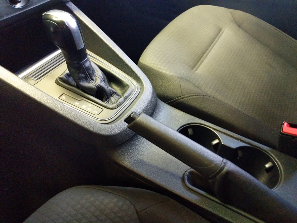 2015 Volkswagen Jetta - Center Console/Cup Holders