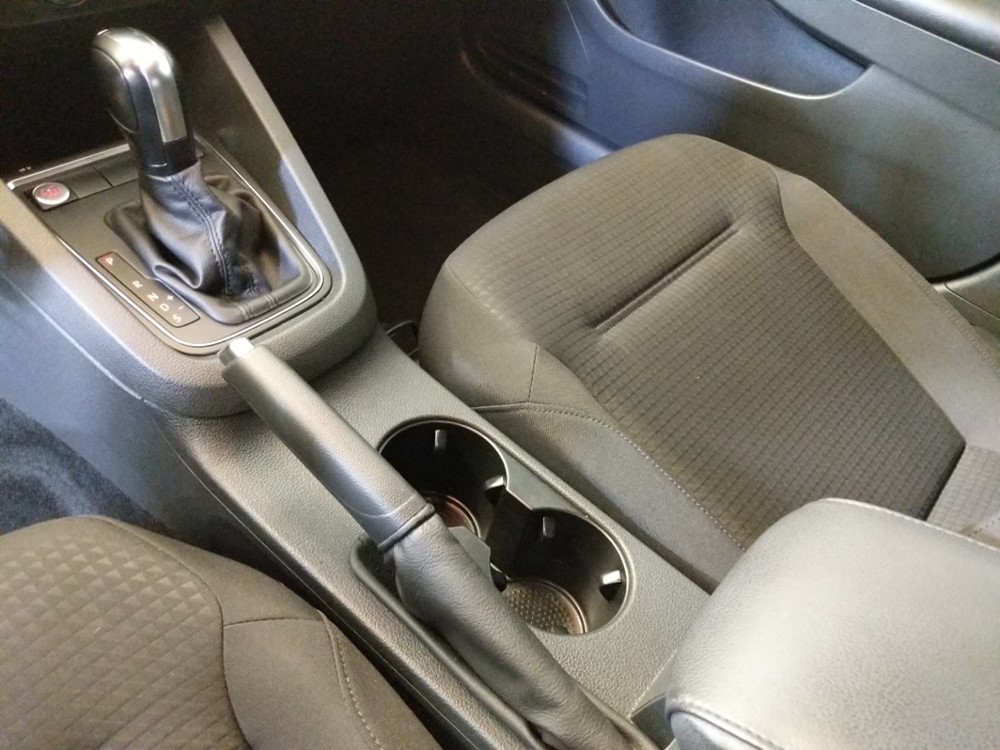 2015 Volkswagen Jetta - Center Console/Cup Holders
