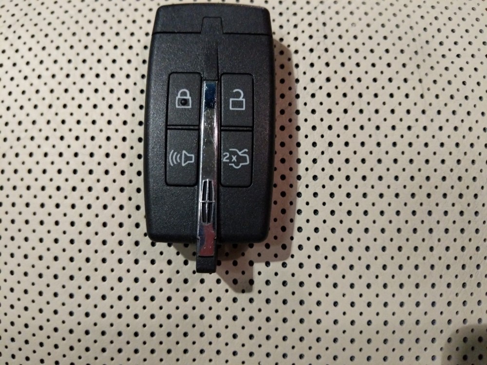 2009 Lincoln MKS - Keys