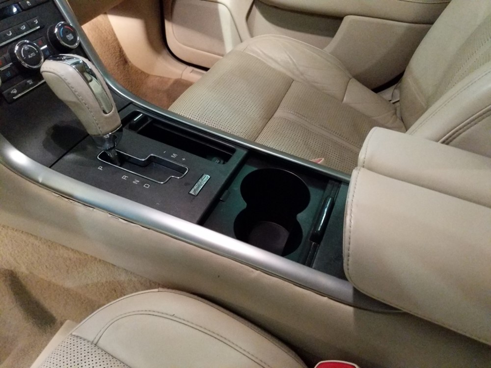 2009 Lincoln MKS - Center Console/Cup Holders