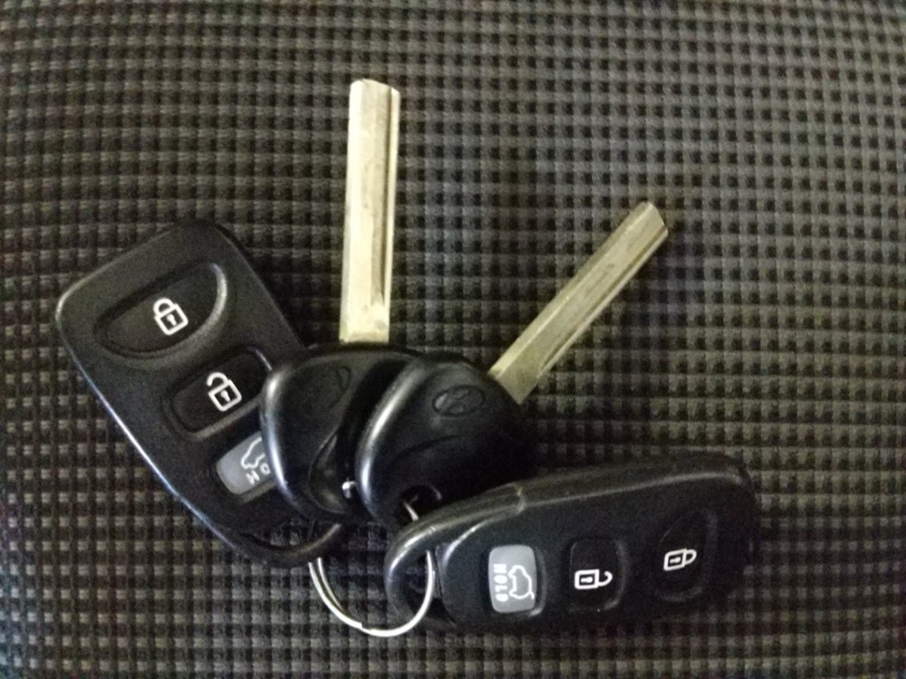 2017 Hyundai Elantra - Keys