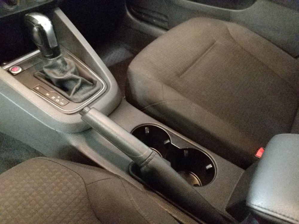 2015 Volkswagen Jetta - Center Console/Cup Holders