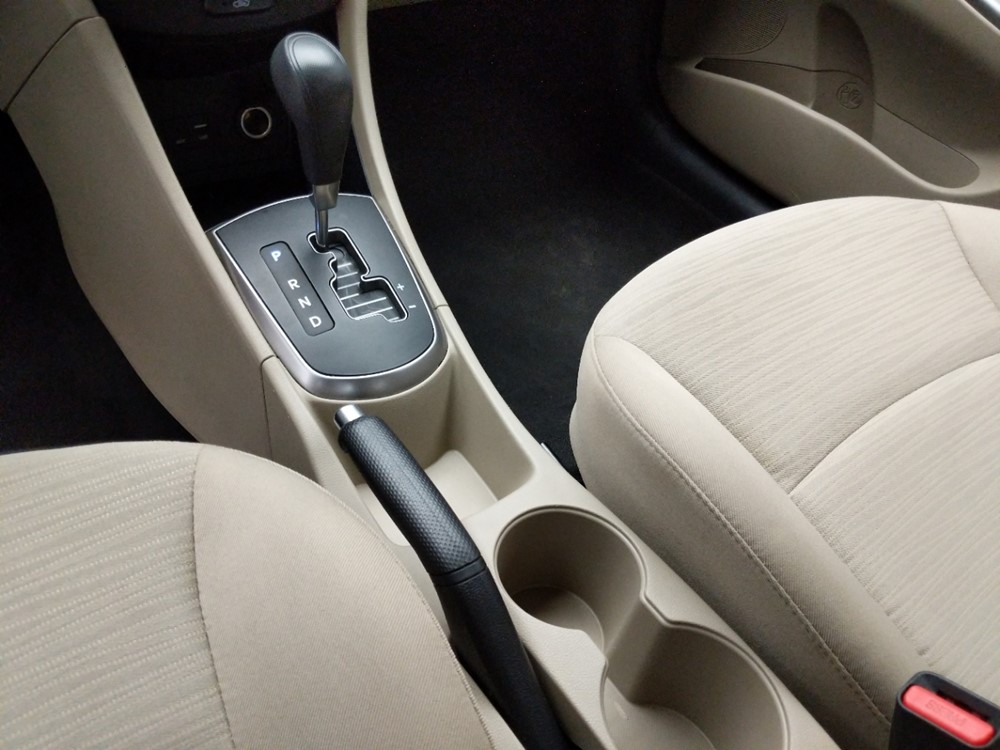 2017 Hyundai Accent - Center Console/Cup Holders