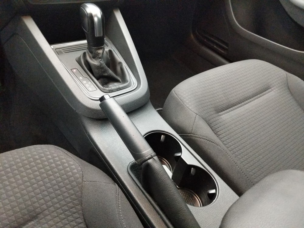 2016 Volkswagen Jetta - Center Console/Cup Holders