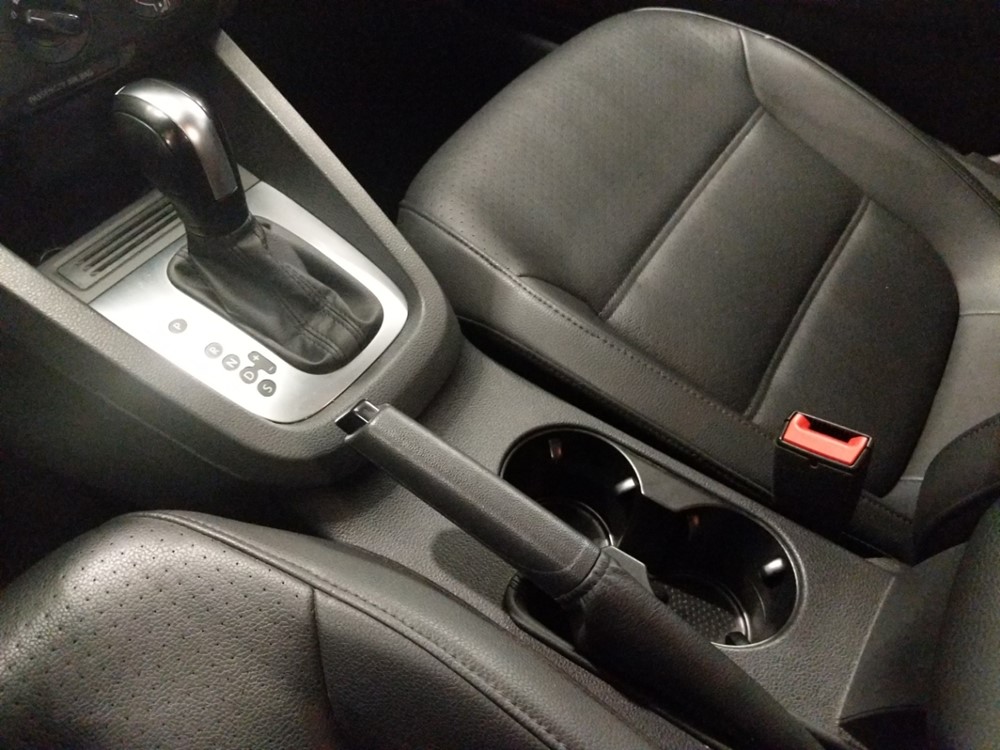 2014 Volkswagen Jetta - Center Console/Cup Holders