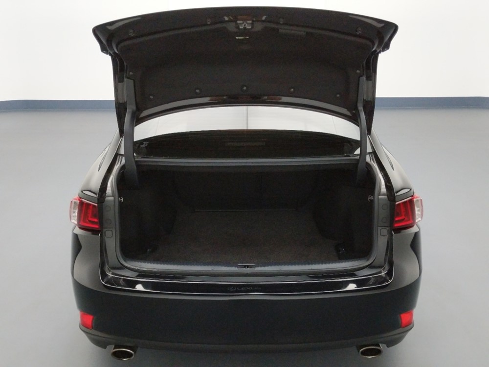 2016 Lexus IS 200t - Trunk