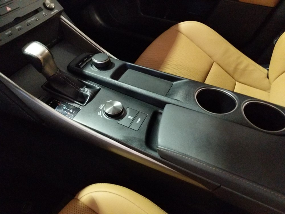 2016 Lexus IS 200t - Center Console/Cup Holders