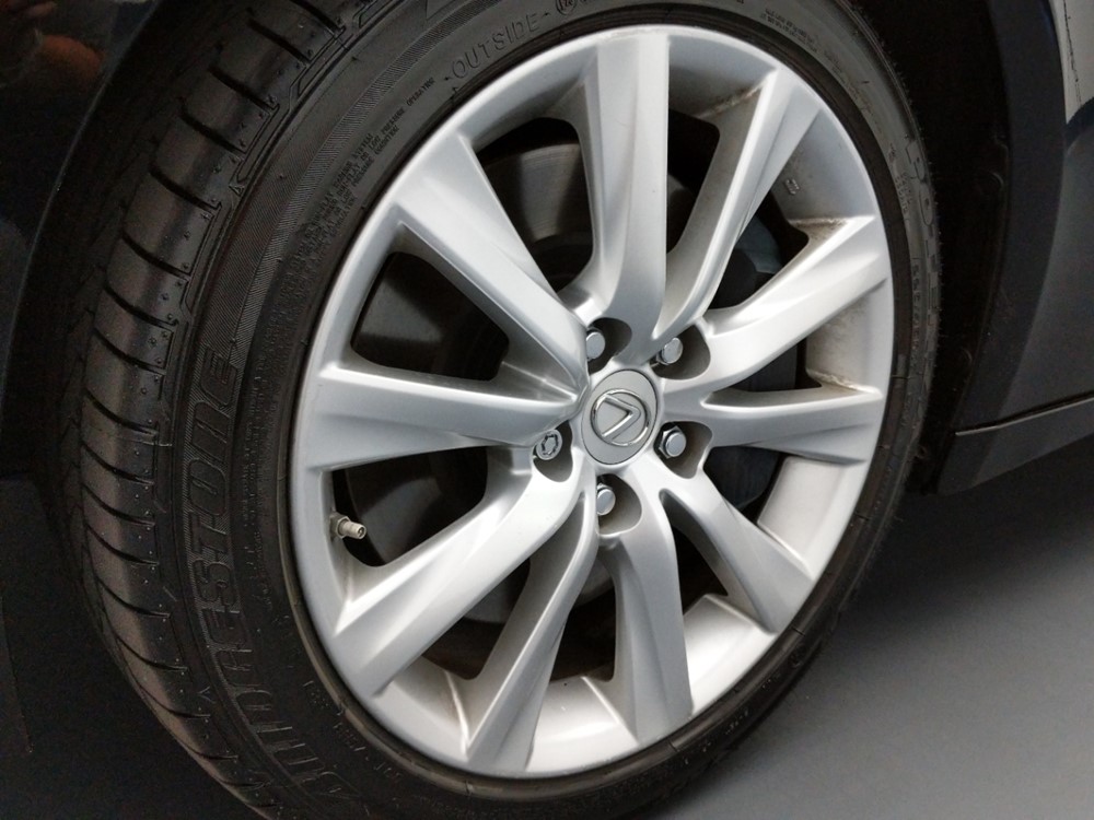 2016 Lexus IS 200t - Wheel