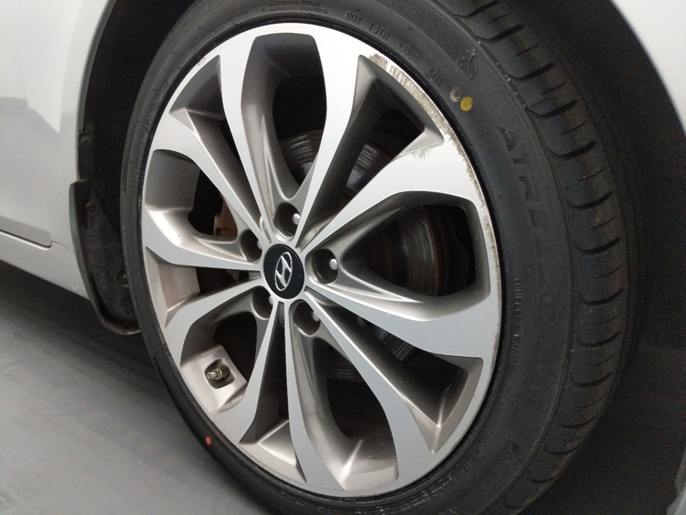 2013 Hyundai Sonata - Wheel