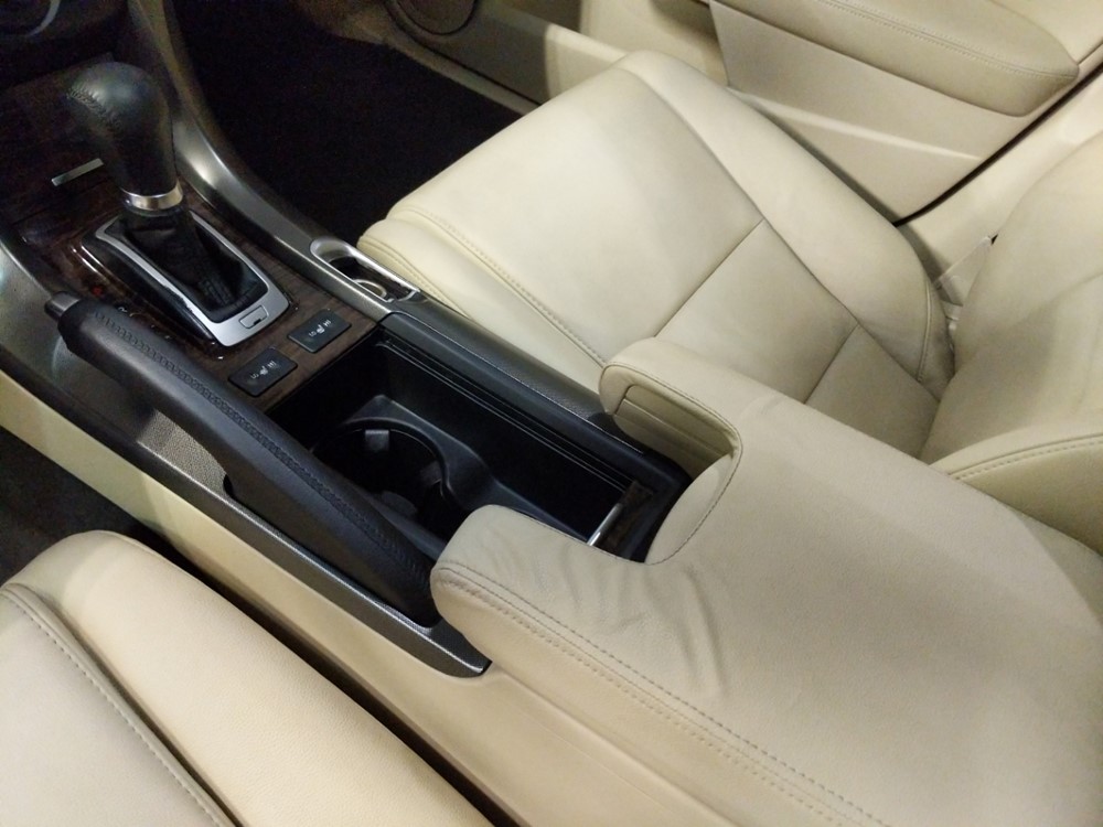 2013 Acura TL - Center Console/Cup Holders
