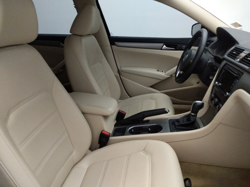 2015 Volkswagen Passat - Passenger Front Seat