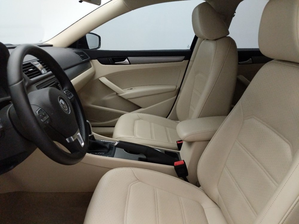 2015 Volkswagen Passat - Driver Front Seat