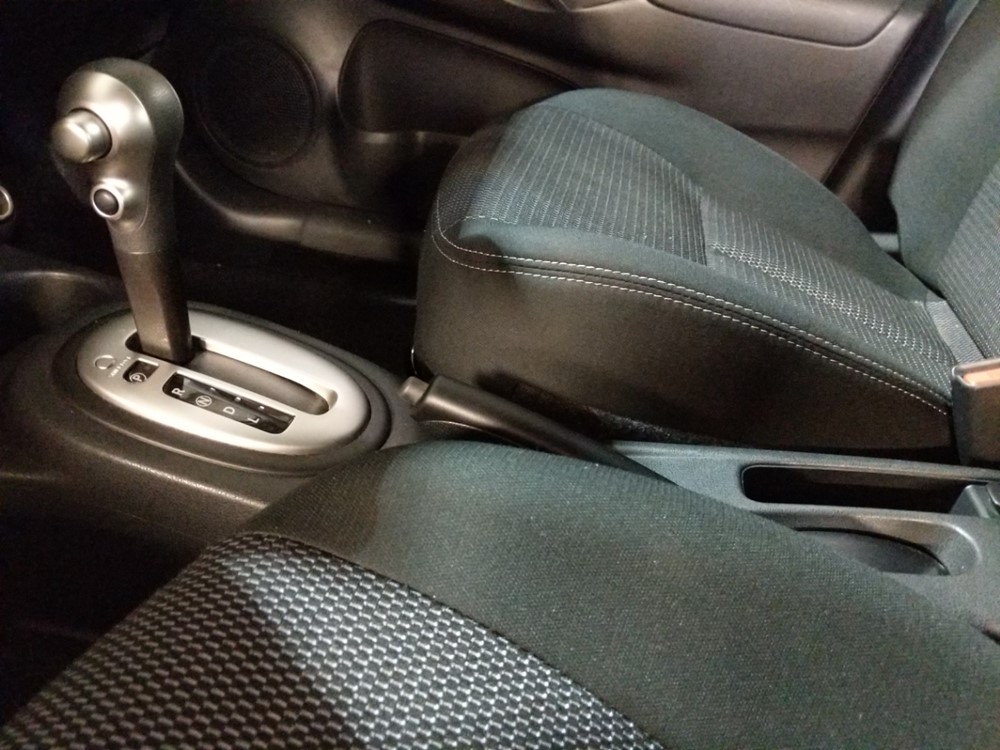 2017 Nissan Versa - Center Console/Cup Holders