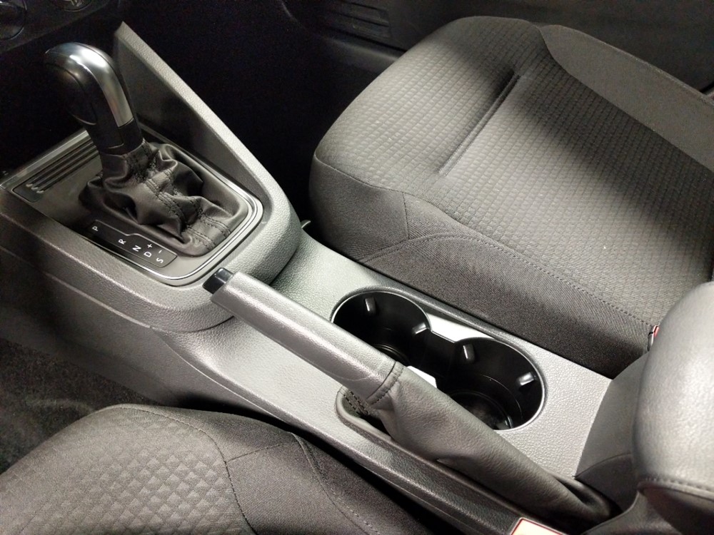 2016 Volkswagen Jetta - Center Console/Cup Holders
