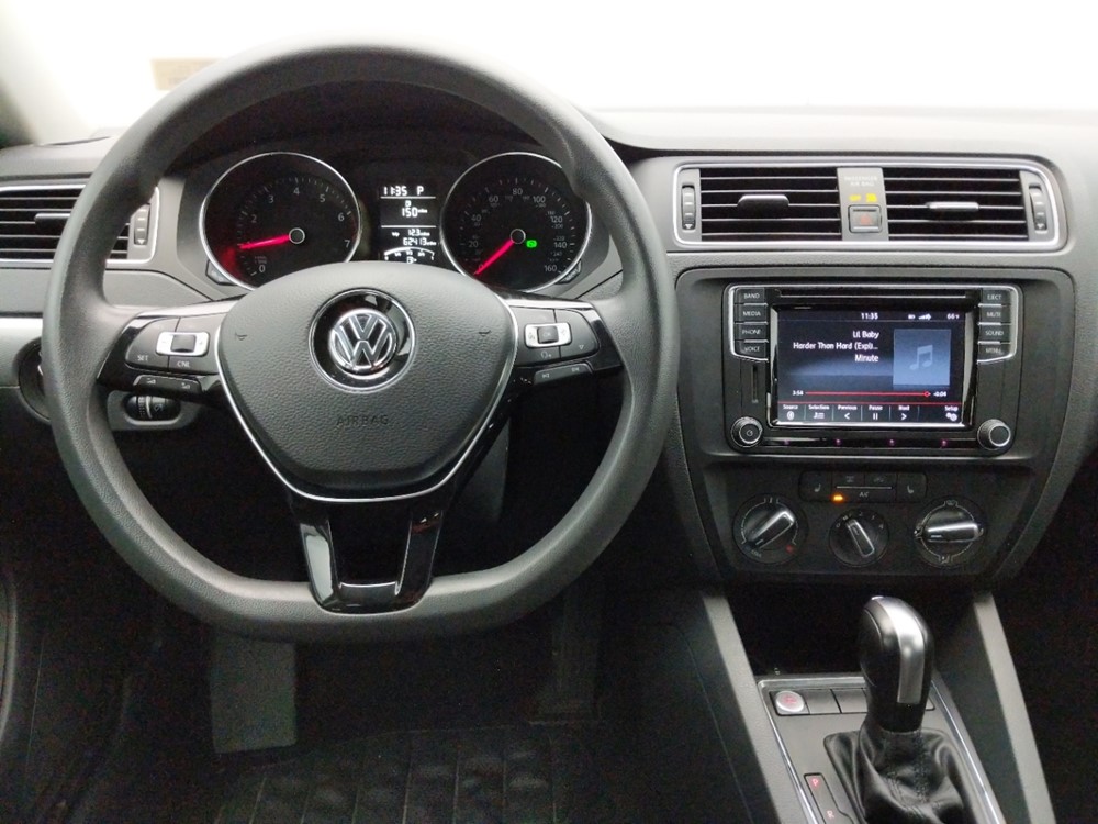 2016 Volkswagen Jetta - Driver Dash