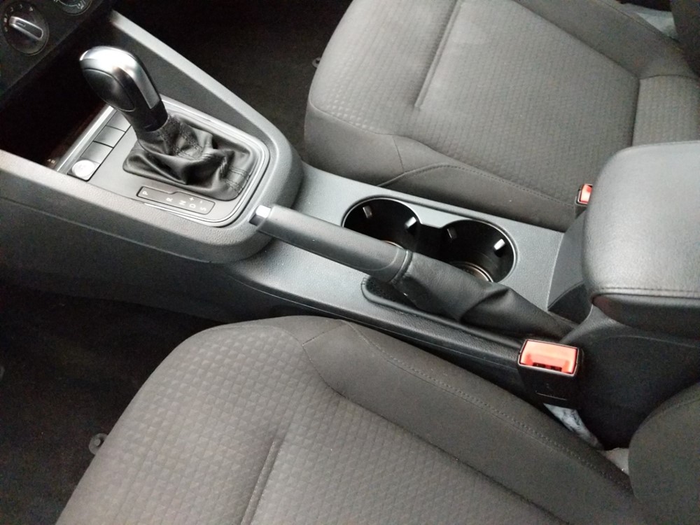 2016 Volkswagen Jetta - Center Console/Cup Holders