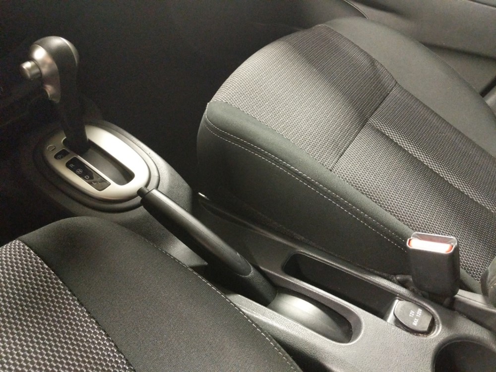 2017 Nissan Versa - Center Console/Cup Holders
