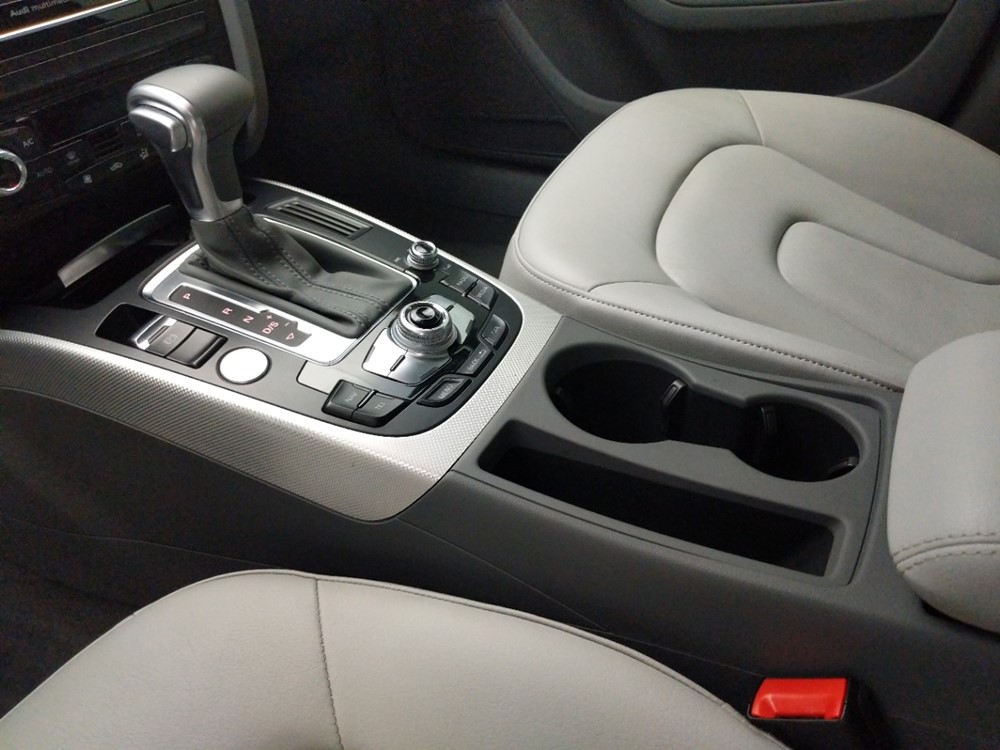 2016 Audi A4 - Center Console/Cup Holders
