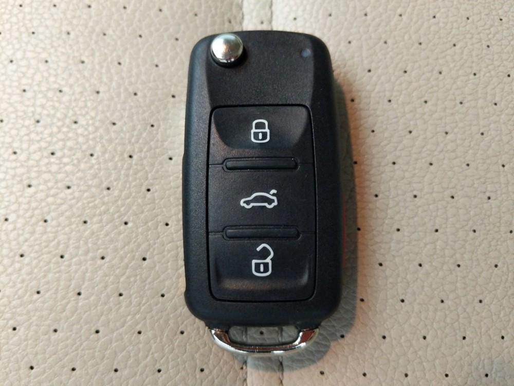 2016 Volkswagen Passat - Keys