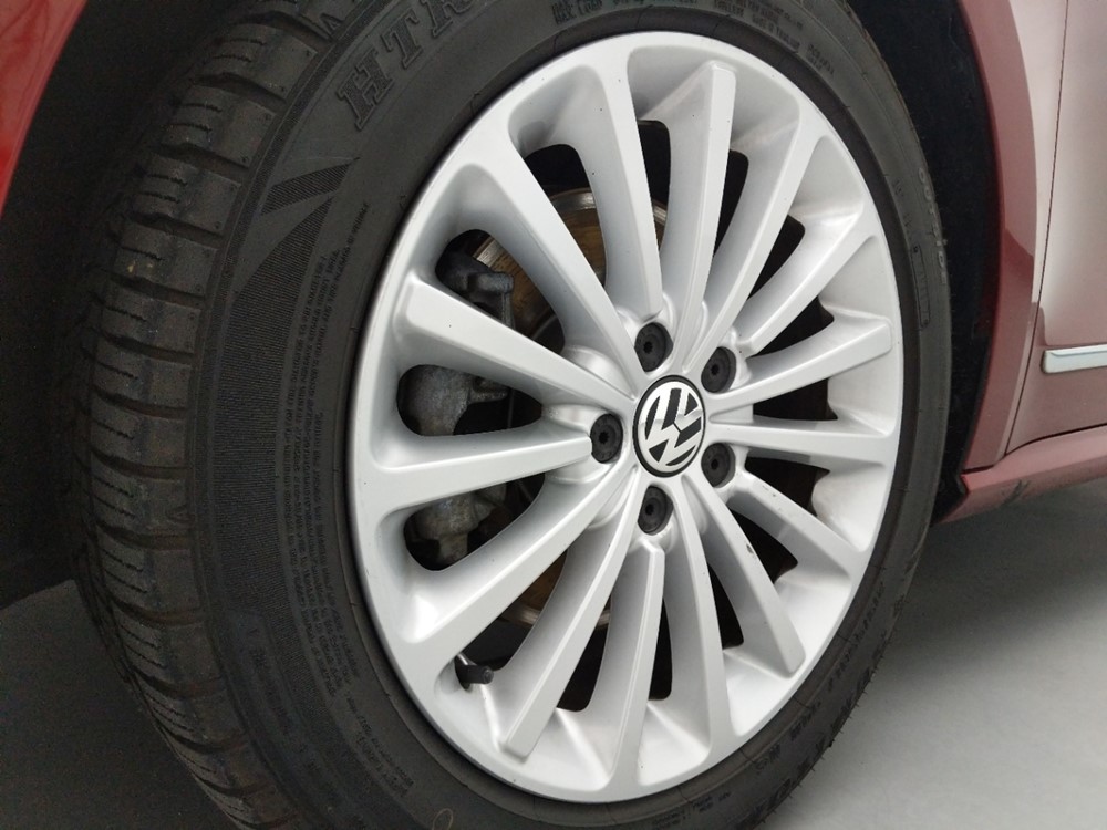 2016 Volkswagen Passat - Wheel