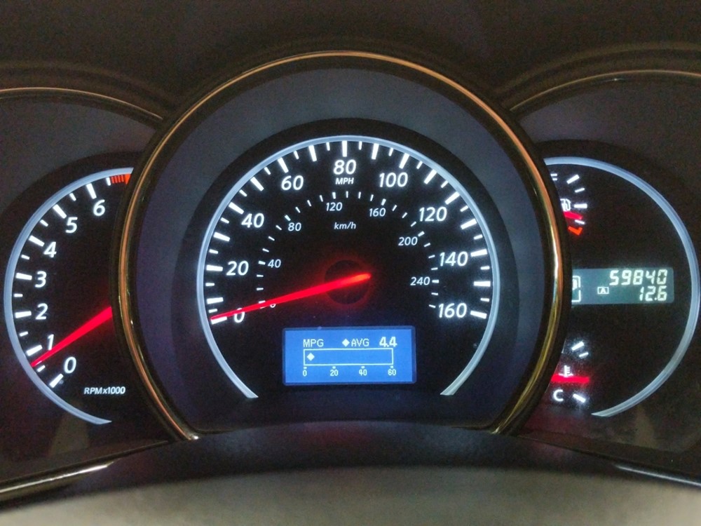 2014 Nissan Murano - Odometer Close Up