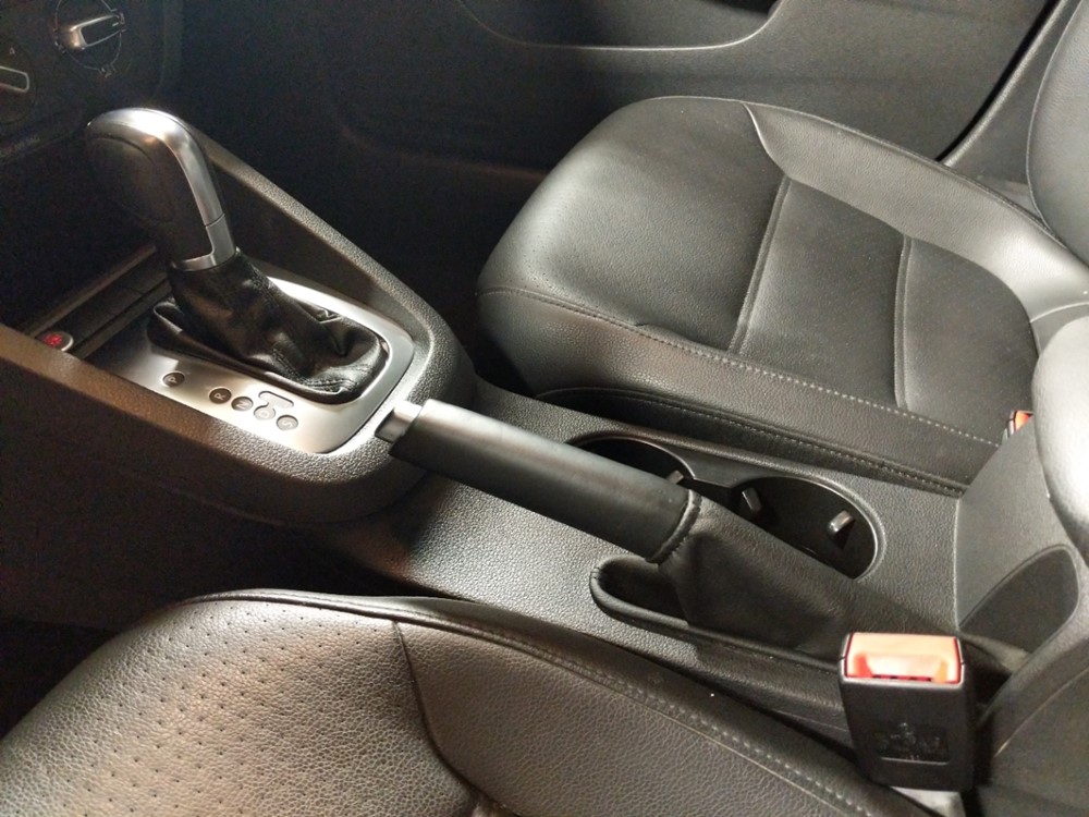 2014 Volkswagen Jetta - Center Console/Cup Holders