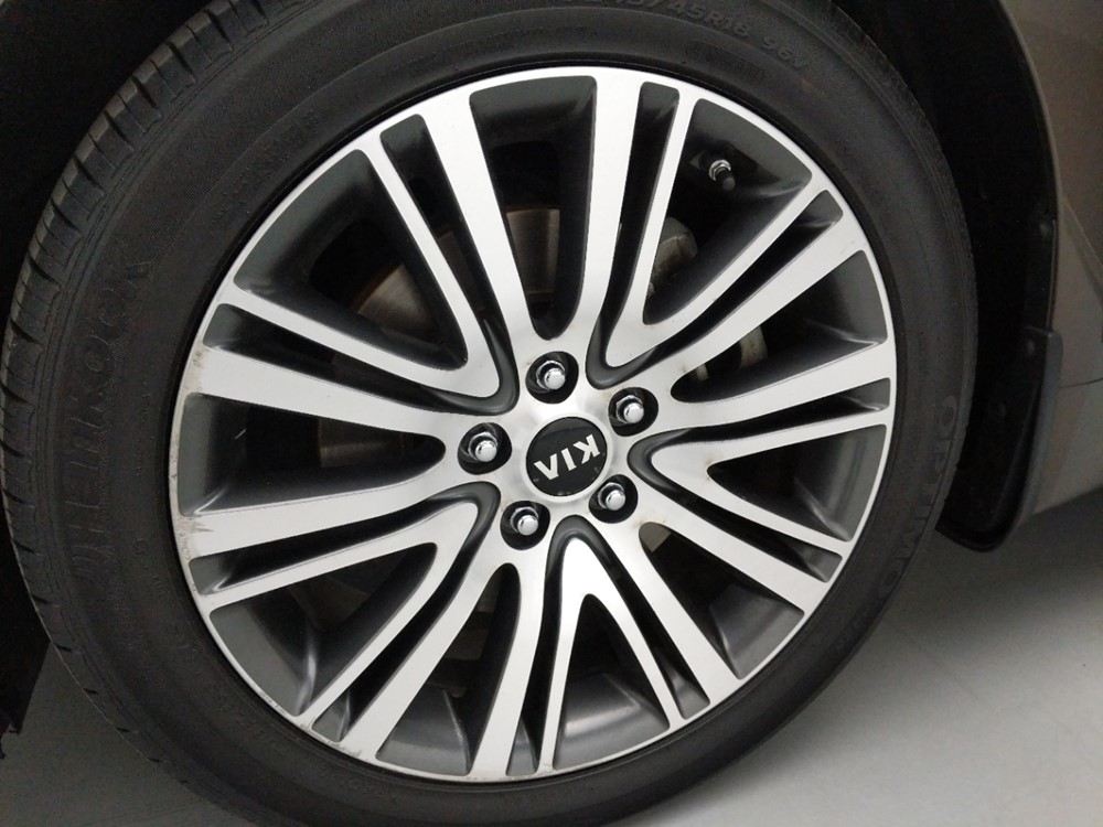 2014 Kia Cadenza - Wheel