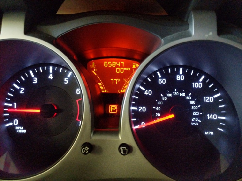2014 Nissan JUKE - Odometer Close Up