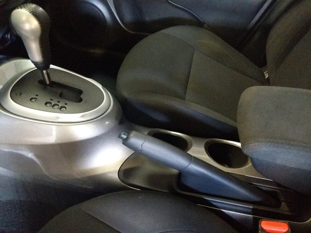 2014 Nissan JUKE - Center Console/Cup Holders